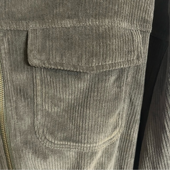 Aerie Green Ribbed Corduroy Zip Up Women's Cropped Jacket Size Medium - Picture 2 of 10